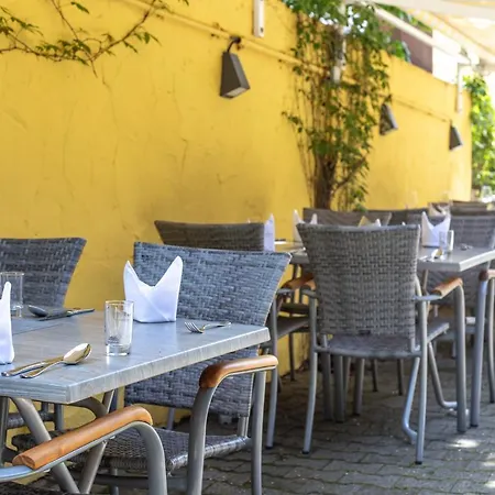 Landgasthof Zur Sonne 여관 아우겐